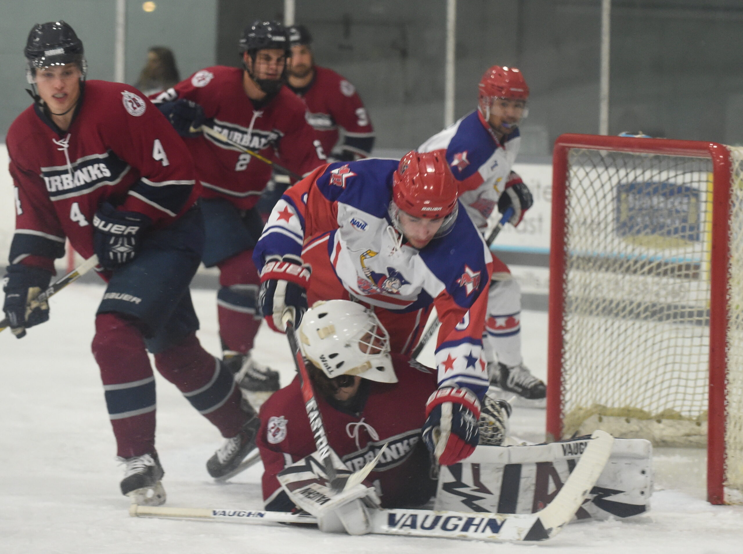 Rebels win 5 – 2 to sweep weekend series over Ice Dogs